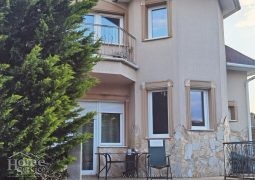 Exclusive family house with pool /4mx11 m/ for sale in a quiet part of Budapest.